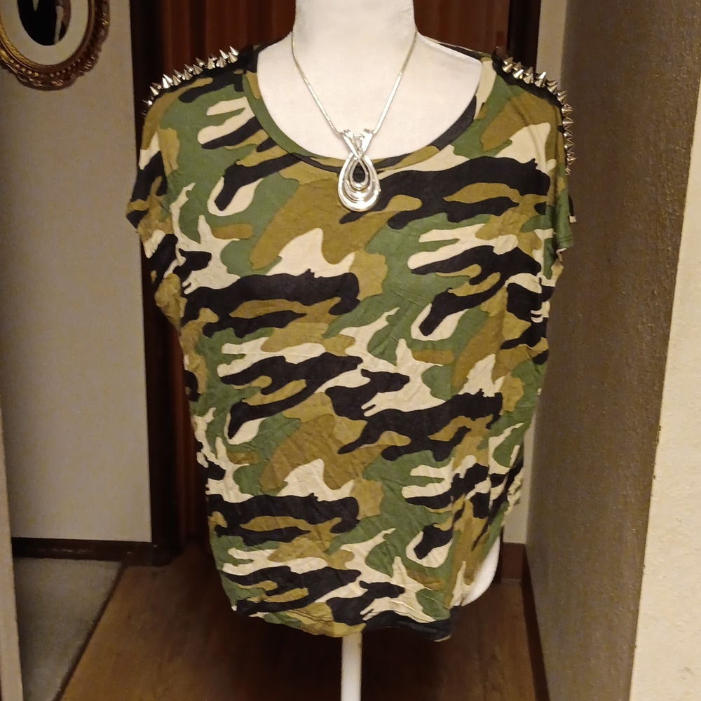 IRIS BASIC SPIKE CAMOUFLAGE TOP